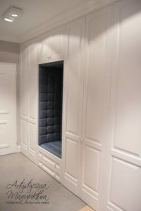 Białe stylowe szafy wnękowe 2